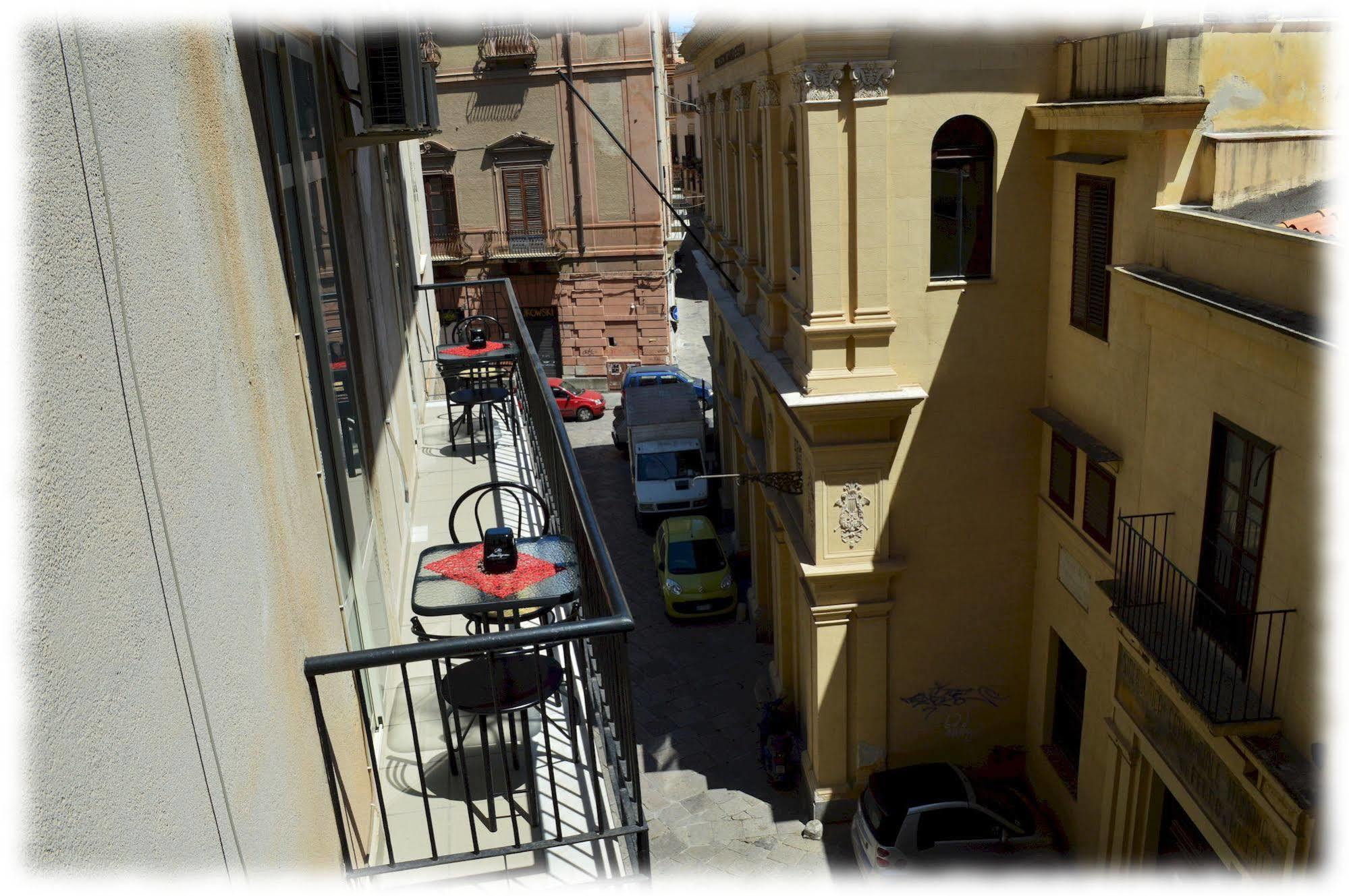 Hostel Josef Palermo Exteriör bild