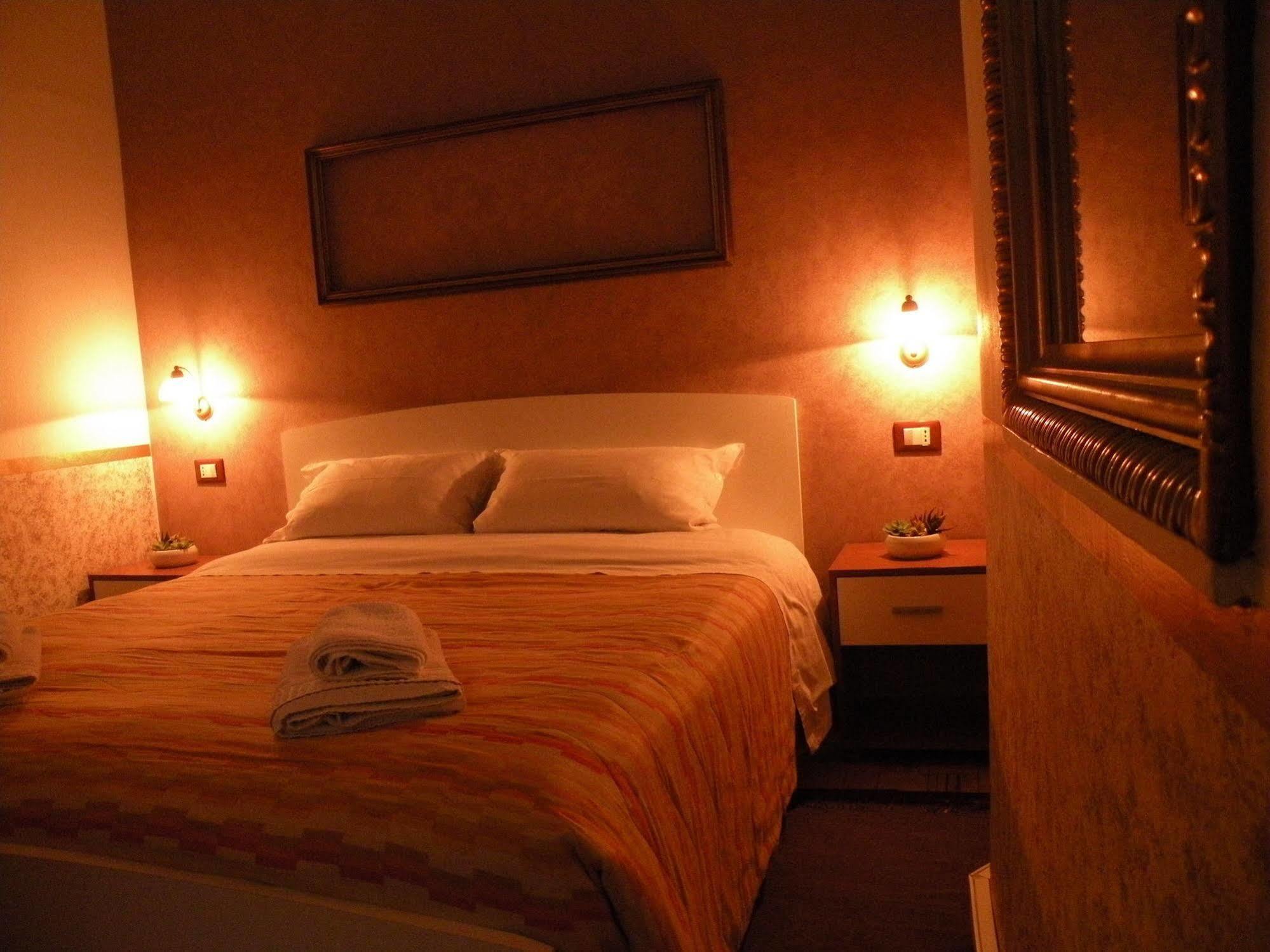 Hostel Josef Palermo Exteriör bild